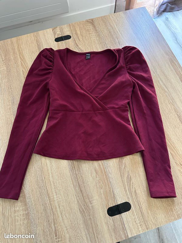 Haut SHEIN bordeaux cache-cœur manches longues bouffantes – M/38 (image 2)