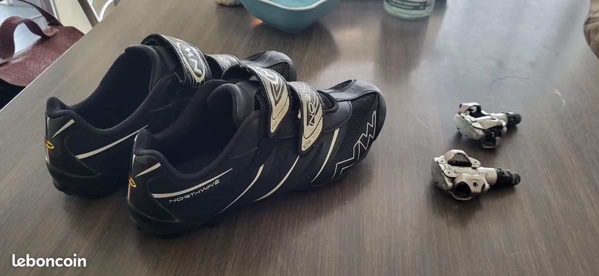 Chaussures VTT avec fixations taille 44 (image 1)