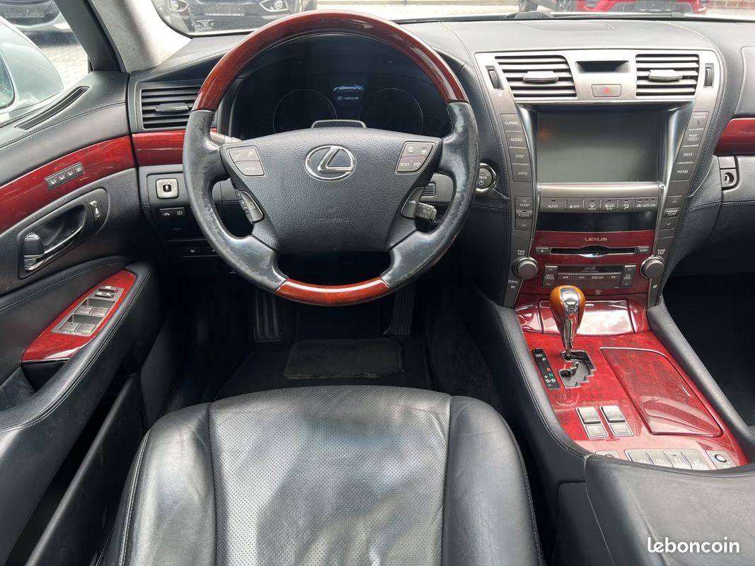 Lexus LS 600H L Ambience 5.0 V8 394CH - Historique D'Entretien Complet - Toit Pano - Cuir Chauffants - Sièges Mémoire - 158000KM (image 3)