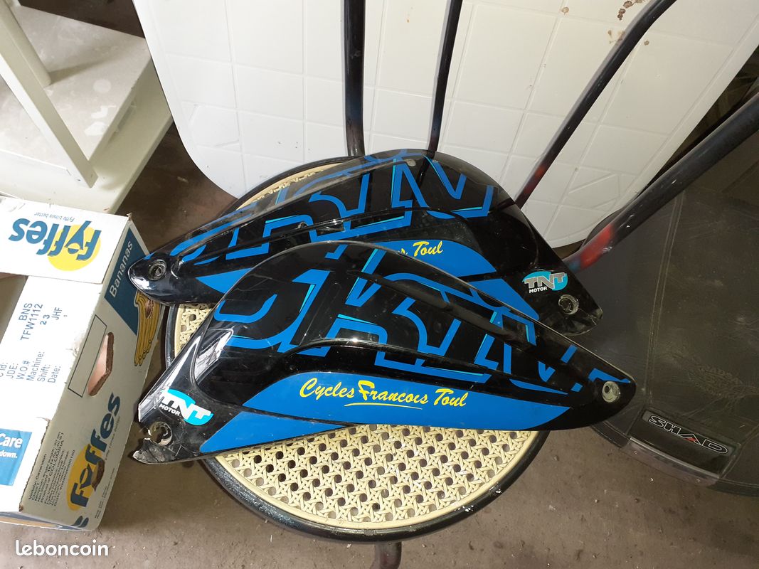 Cache plastique scooter skiv TNT (image 1)