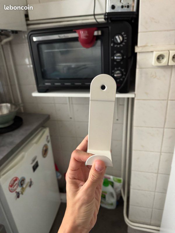 Porte manteau minimaliste blanc accroche pour cintre mural (image 3)
