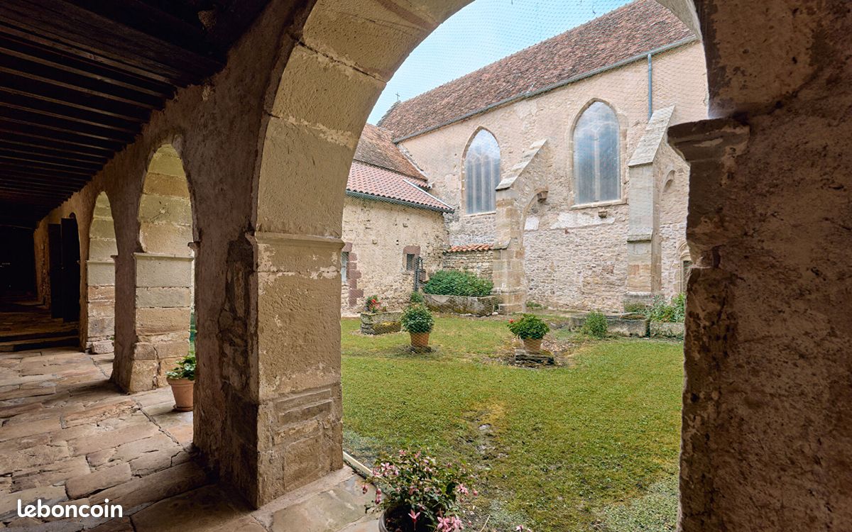 Maison 10 pièces 400 m² · à Les Thons · 400 m² · 320 000 €
