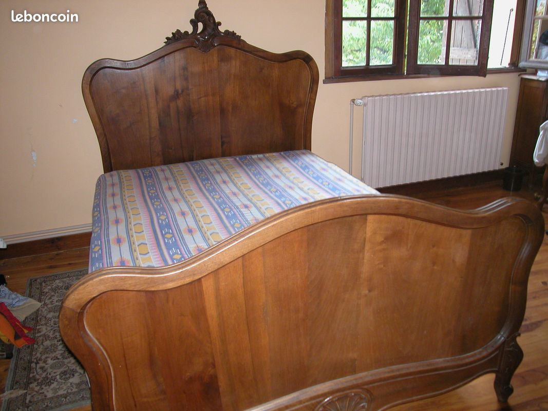 Vend Lit Louis XV en noyer massif sculpter (image 1)