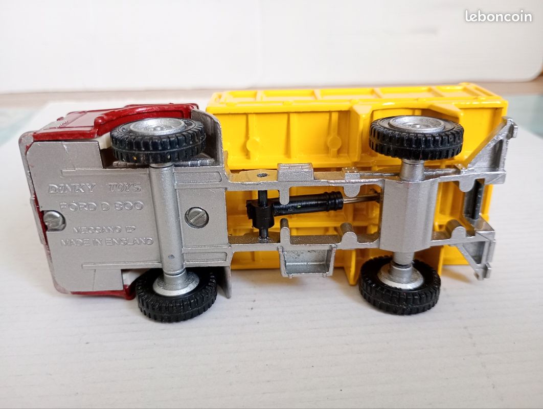 Ford D800 benne basculante Dinky Toys 438 - Collection