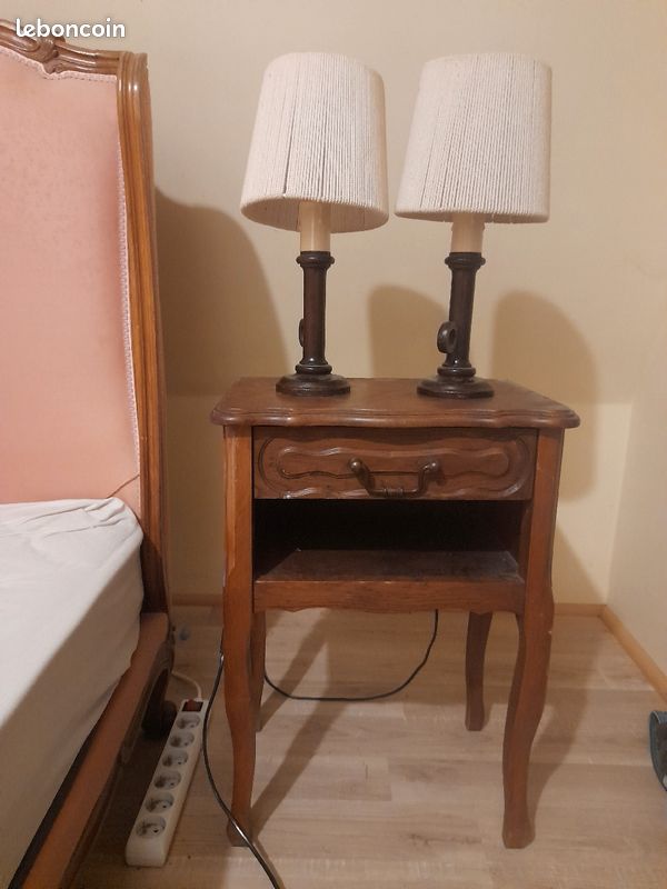 Table de chevet + 2 lampes (image 1)