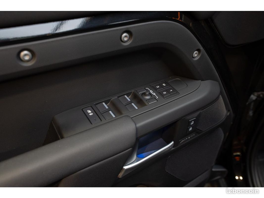LAND ROVER DEFENDER 110 P300e X-DYNAMIC SE (image 23)