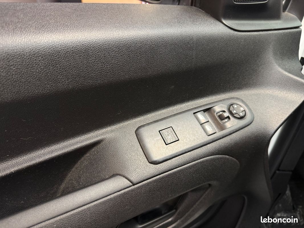CITROEN BERLINGO Taille M BlueHDi 100 BVM Shine / ENTRETIEN COMPLET (image 36)
