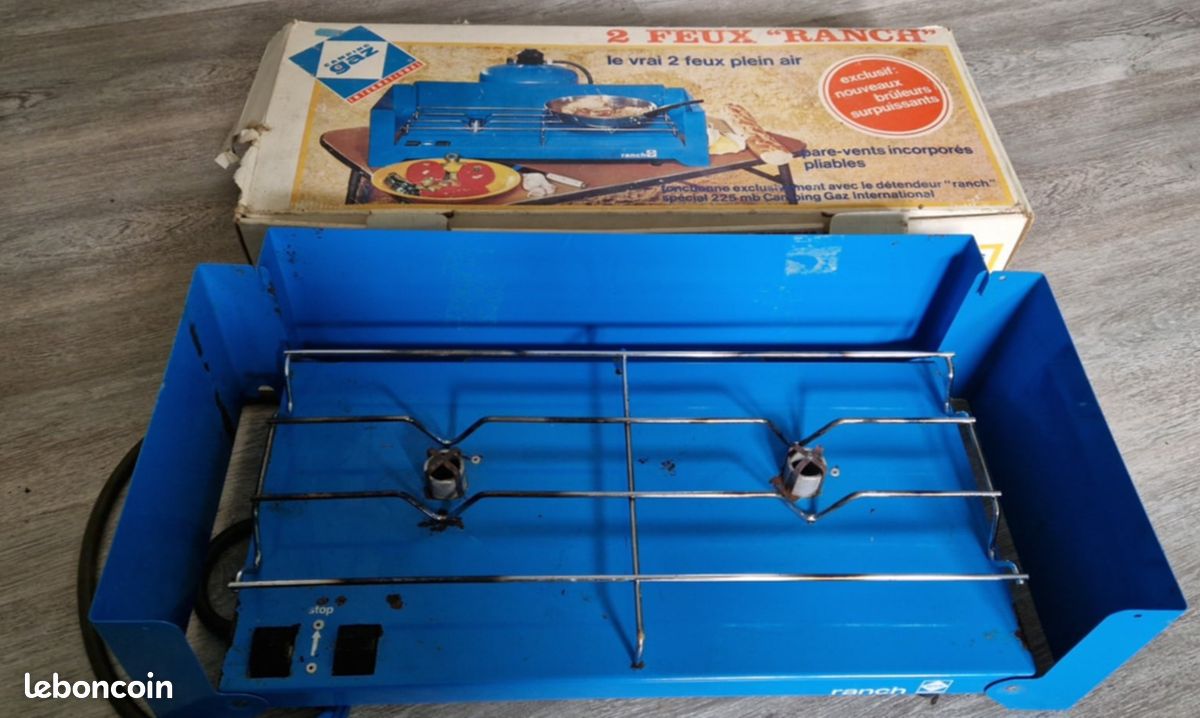 Poêle à œufs Vintage Camping – Manche Bois, Rouge Acier – Marque Nevco