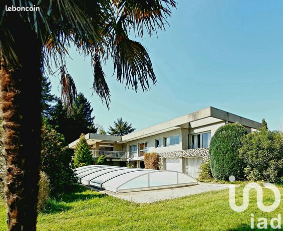 Maison 10 pièces 320 m²