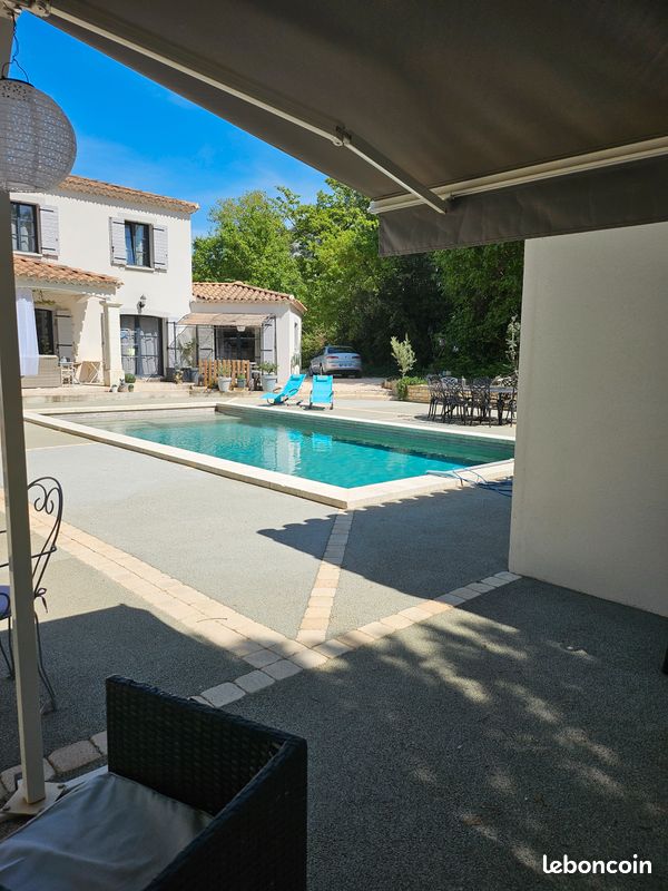 Maison 5 pièces 148 m² · à Robion · 148 m² · 650 000 €