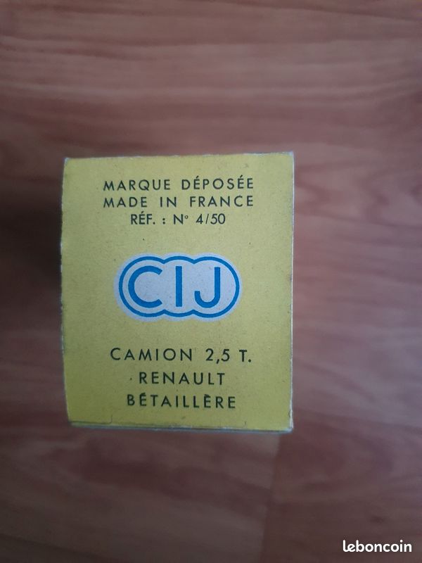 Camion bétaillère Renault - Utilitaires