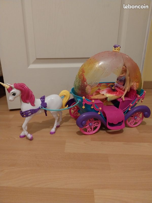 Carrosse Barbie Arc en ciel (image 1)