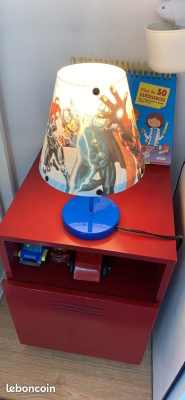 Lampe Avengers (image 1)