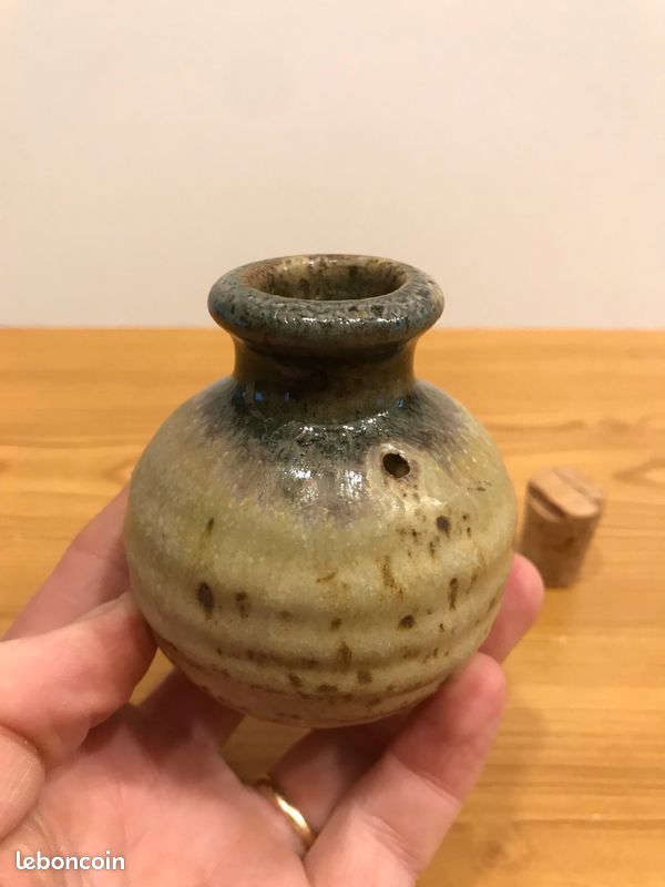 Petit pot boule en grès signé (image 3)