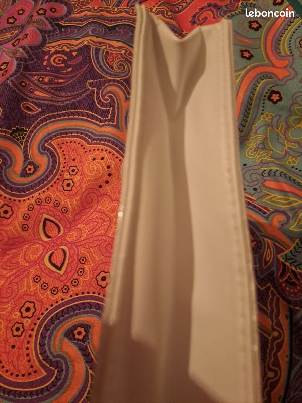 Pochette blanche zippée doublée (image 6)