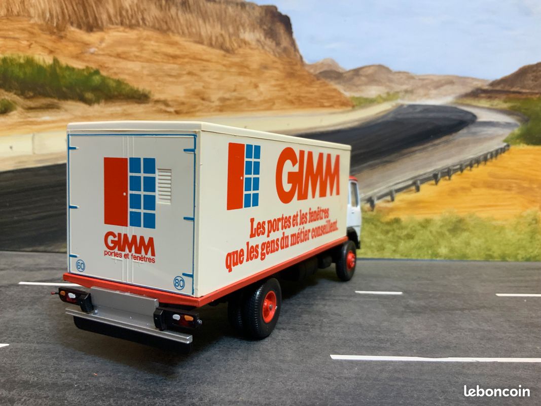 Voitures, camions et fourgons miniatures rouges Berliet 1:43