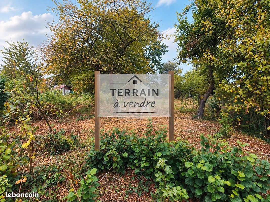 Terrain 1370 m² · au Deschaux · 1 370 m² · 45 000 €