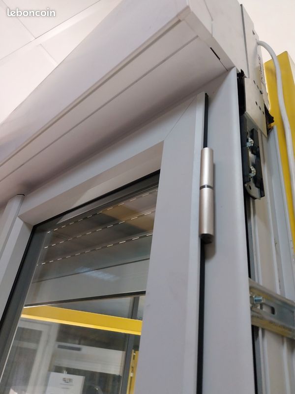 Fenêtre aluminium avec volet roulant (image 2)