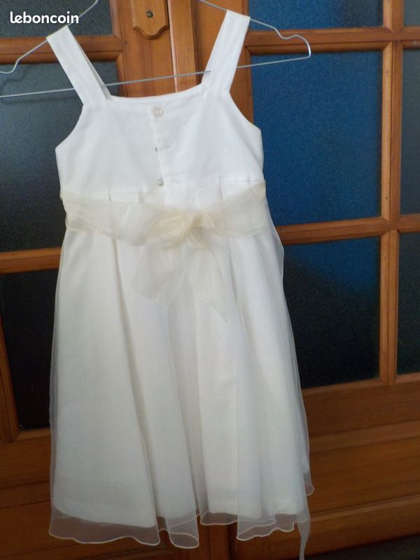Superbe robe blanche à bretelles pour cérémonie marque JODHPUR taille 5 ans impeccable et boléro rose 5 ans l'ensemble 10 Euros ou séparé (image 2)