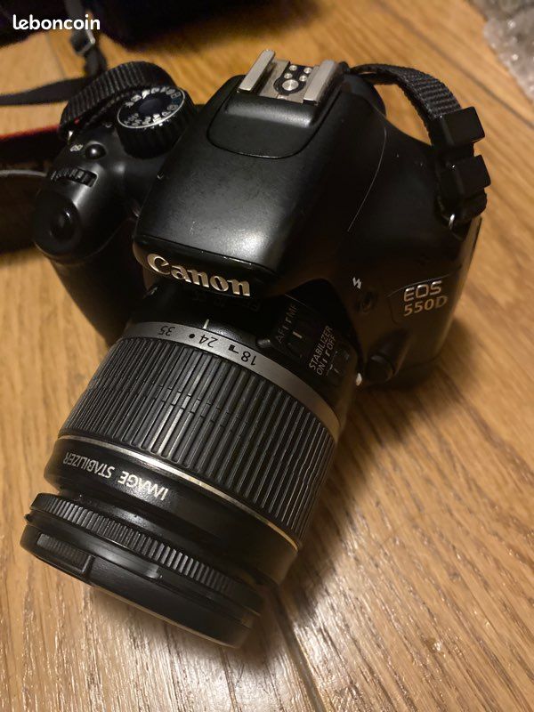Caméra Canon EOS 550D avec objectif Canon Zoom EF-S 18-55mm