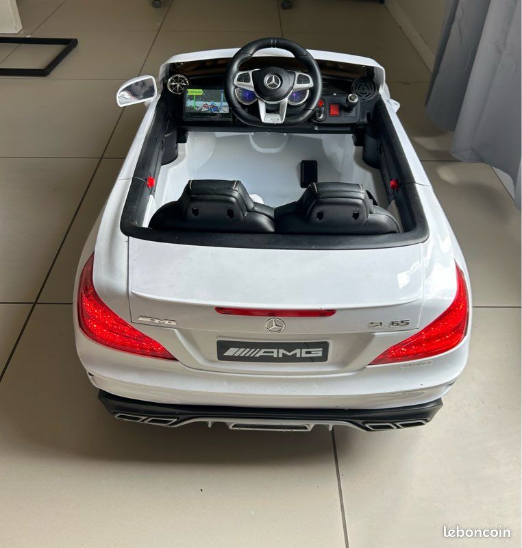 Voiture électrique enfant Mercedes à pédales(avec télécommande) (image 2)