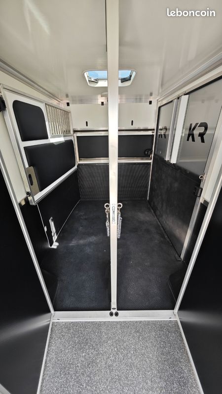 Camion chevaux Krismar NEUF – sécurité & confort – dispo immédiate Vendée (image 7)