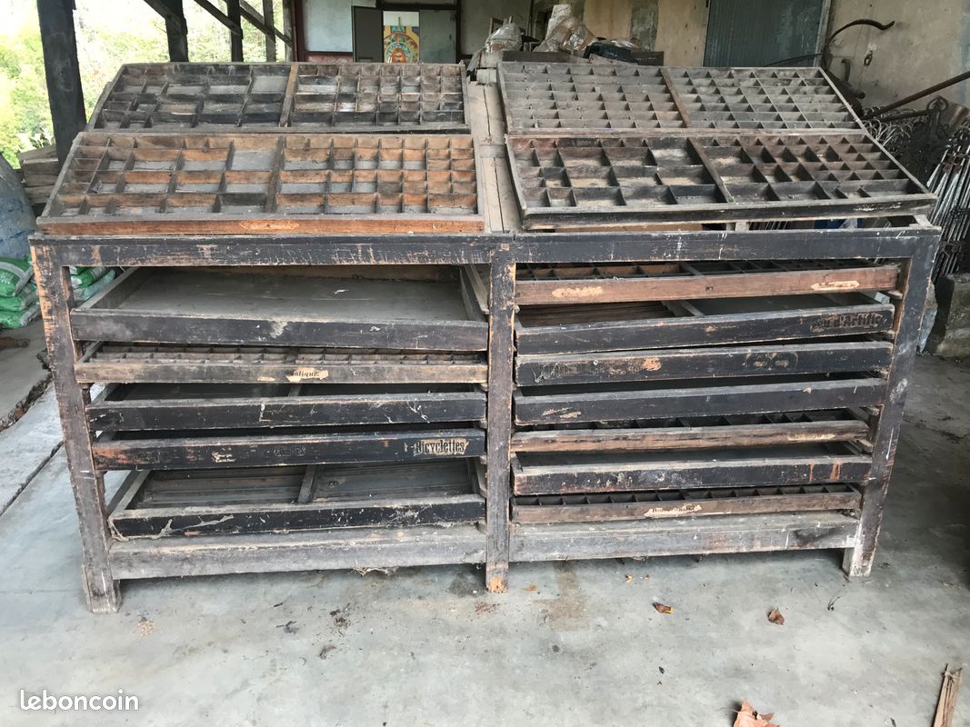 2 meubles d'imprimerie avec tiroirs de casse (image 2)