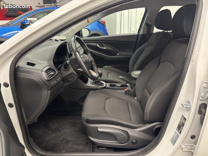 Hyundai I30 1.6 crdi 110 ch Edition 1 / Caméra / GPS / Radar / Climatisation Auto / Ecran / (image 19)