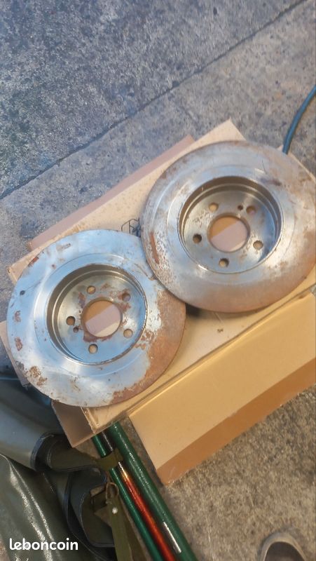 Disque de frein Mercedes classe c classe e neuf 30e (image 2)