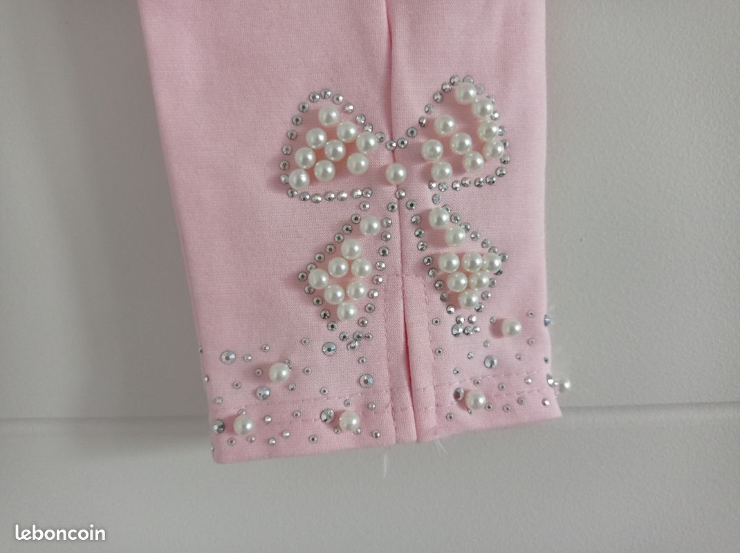 Legging rose clair fille 10 ans habillé perle et strass en forme noeud papillon Neuf étiqueté jamais porté Mini tâche. Voir photo 3 Matière un peu épaisse Taille élastique (image 8)