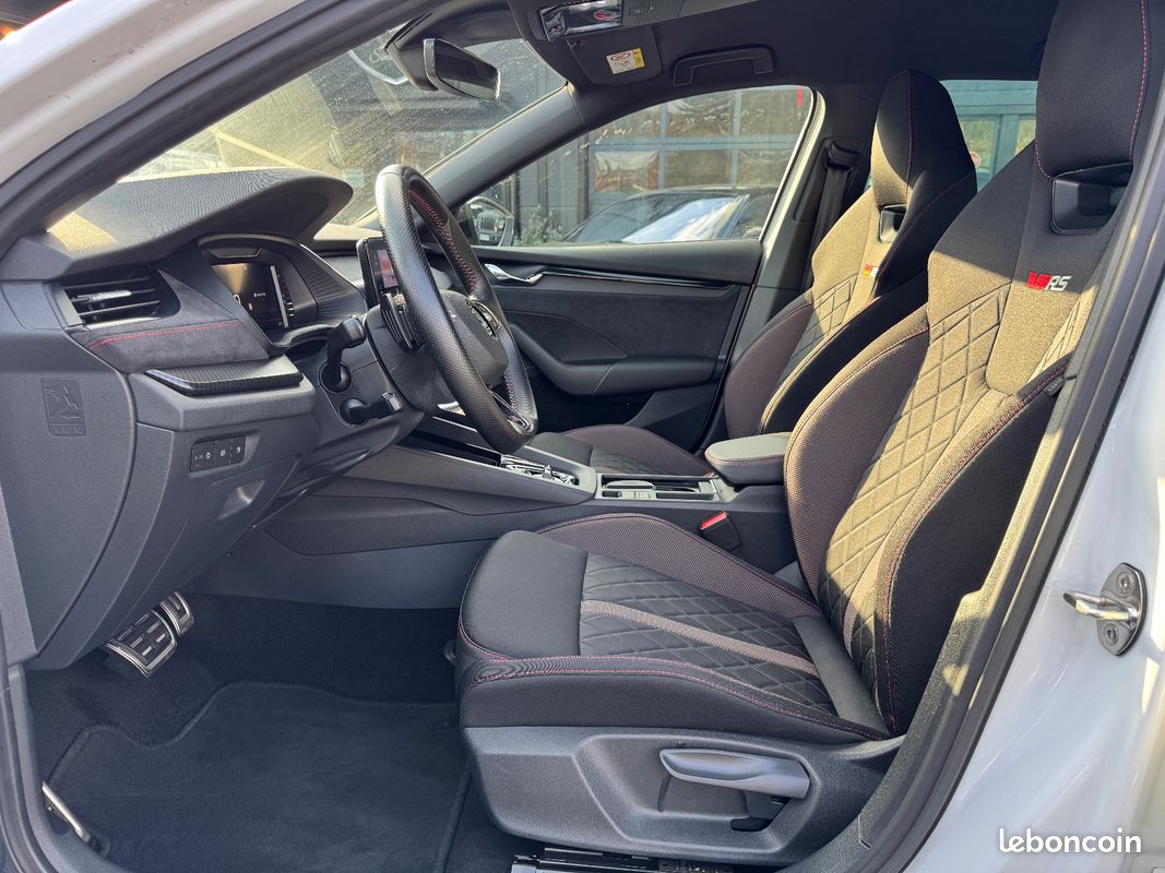 Skoda OCTAVIA COMBI RS 1,4L TSI PHEV IV 245CV BVA 1ère MAIN (image 18)