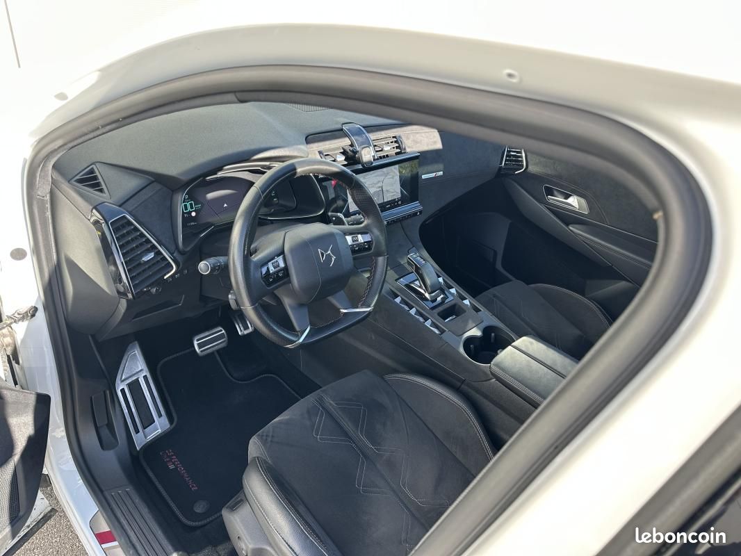 DS 7 Crossback DS7 ETENSE 1.6 300 CH 4X4 PERFORMANCE LINE TOIT OUVRANT ATTELAGE / 2ND MAIN SUIVI ... (image 5)