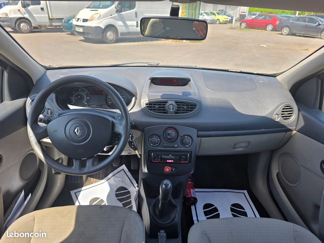 Renault Clio 1.5 DCI 68CV FAIBLE KILO CERTIFIE (image 6)