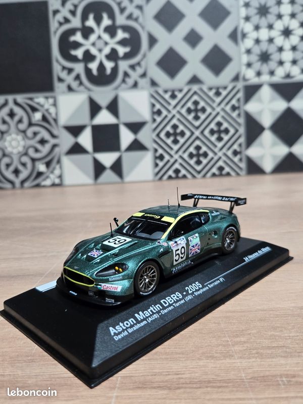 Aston Martin DBR9 : Rien que pour vos yeux