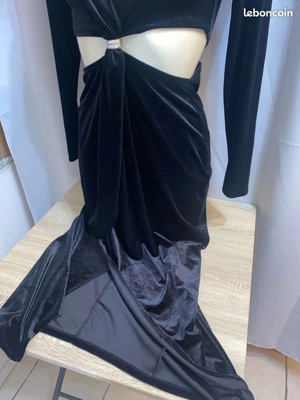 Robe Pull Zara Noire Taille S/M - Occasion Très Bon état, Longueur Genou, Style Décontracté