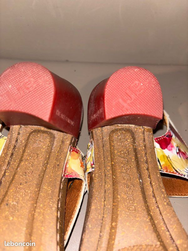 Laine couleur crème 12 écheveaux (Gebraucht) in Vernier für CHF 17