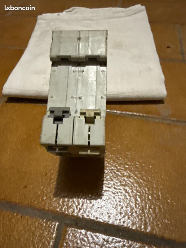 Merlin gerin disjoncteur sectionneur c32n 20a (image 3)