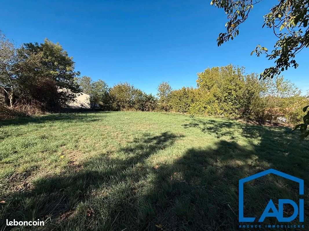 Terrain 726 m² · à Azay-le-Brûlé · 726 m² · 18 200 €