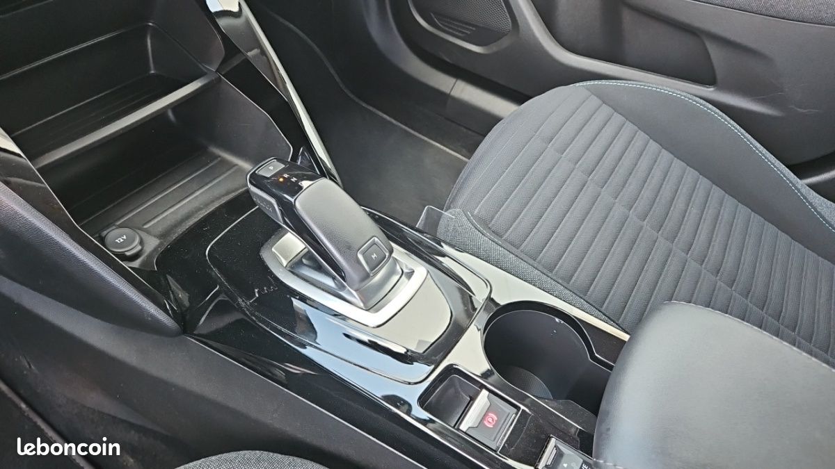 Peugeot 2008 PURETECH 130 SS EAT8 STYLE (image 25)