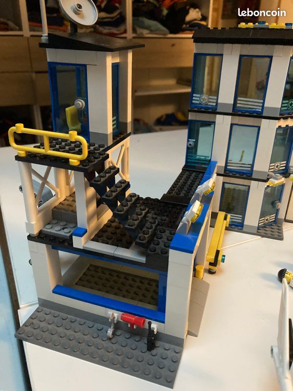 Lego 60141 commissariat de police (image 7)