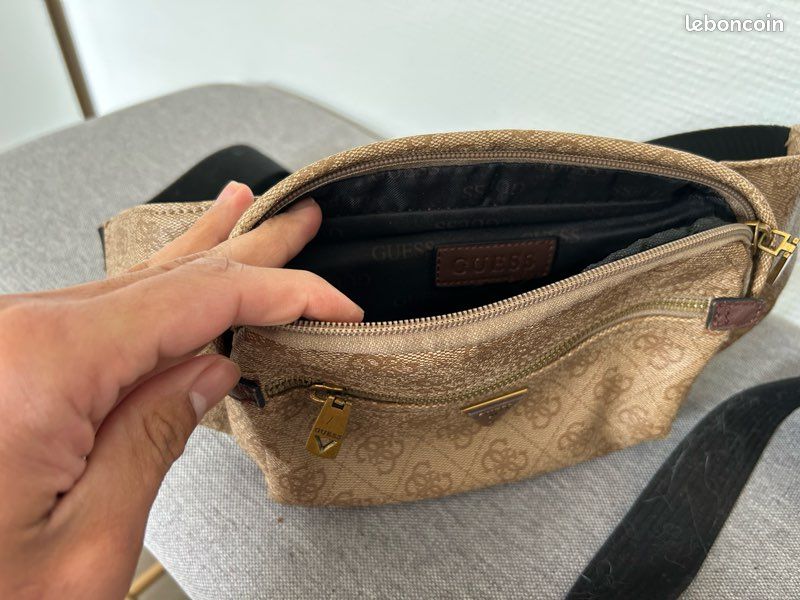 Sacoche bandoulière guess homme Accessoires Bagagerie