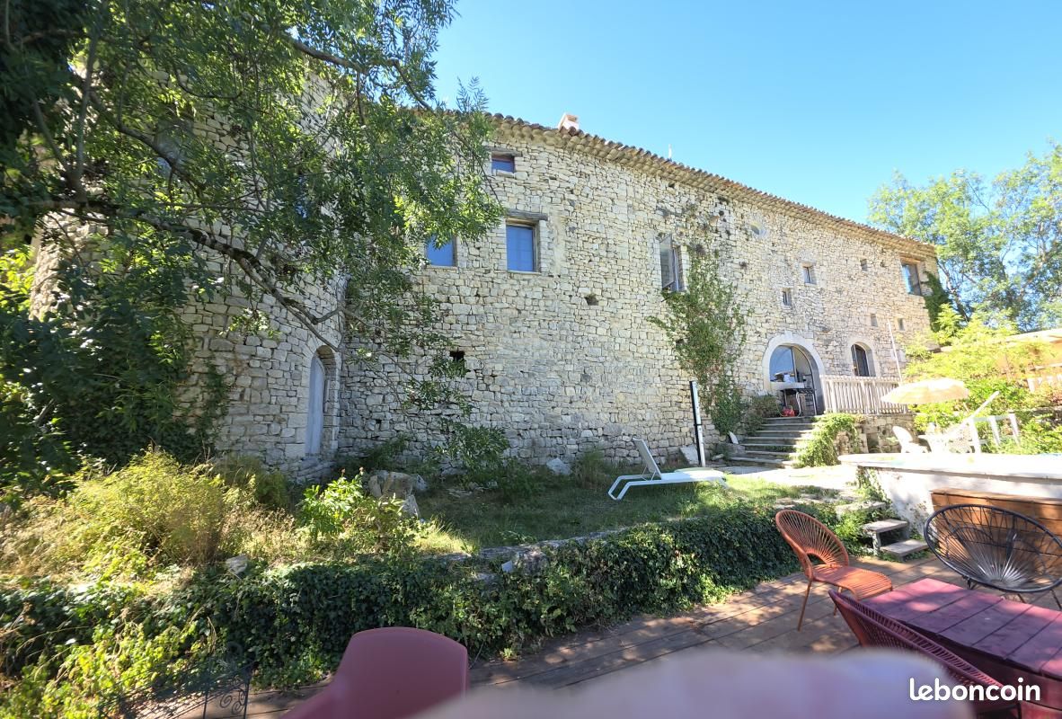 Maison 13 pièces 225 m² · à Saint-Auban-sur-l'Ouvèze · 225 m² · 655 000 €