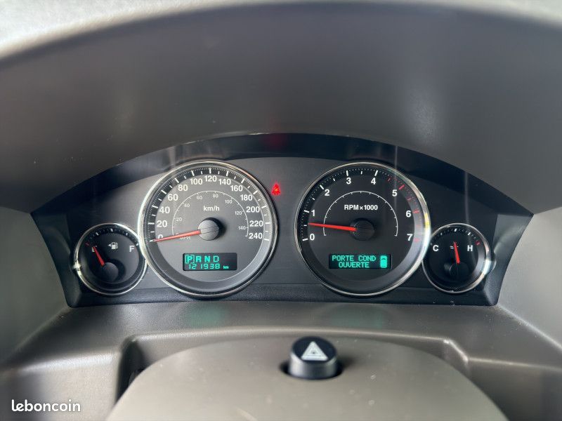 Jeep COMMANDER 3.0 CRD LIMITED + TREUIL ELECTRIQUE + PARE-CHOCS OFF-ROAD RENFORCE (image 27)