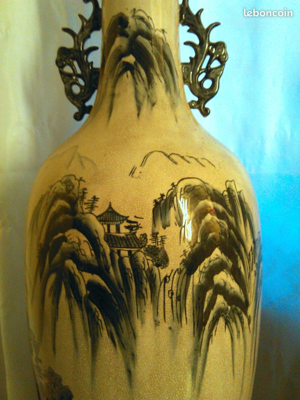 Paire de vases potiches asiatiques motifs bleu-gris sur porcelaine craquelée fond gris clair (image 4)