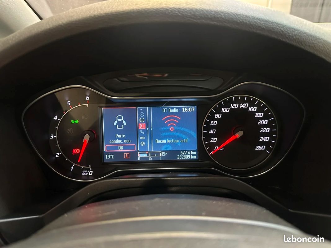 FORD S-MAX 2.0 TDCi 163 ch Sport Platinium - TOIT PANORAMIQUE / EMBRAYAGE DISTRIBUTION OK / CARDANS NEUF (image 19)