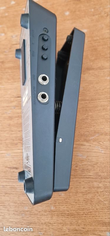 Pedale d'effets guitare 
BEHRINGER HELLBASE 
Model HB01 (image 2)