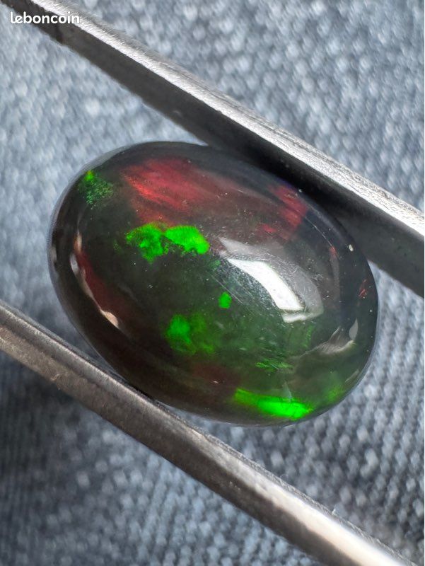 Opale Noire Et Multicolore D'Éthiopie - 1,71 Carats - Naturelle - 10,5 X 8,3 Mm - Rare