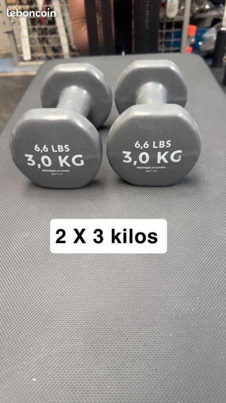 haltère de prise de main musculaire rétro vintage pour vecteur de