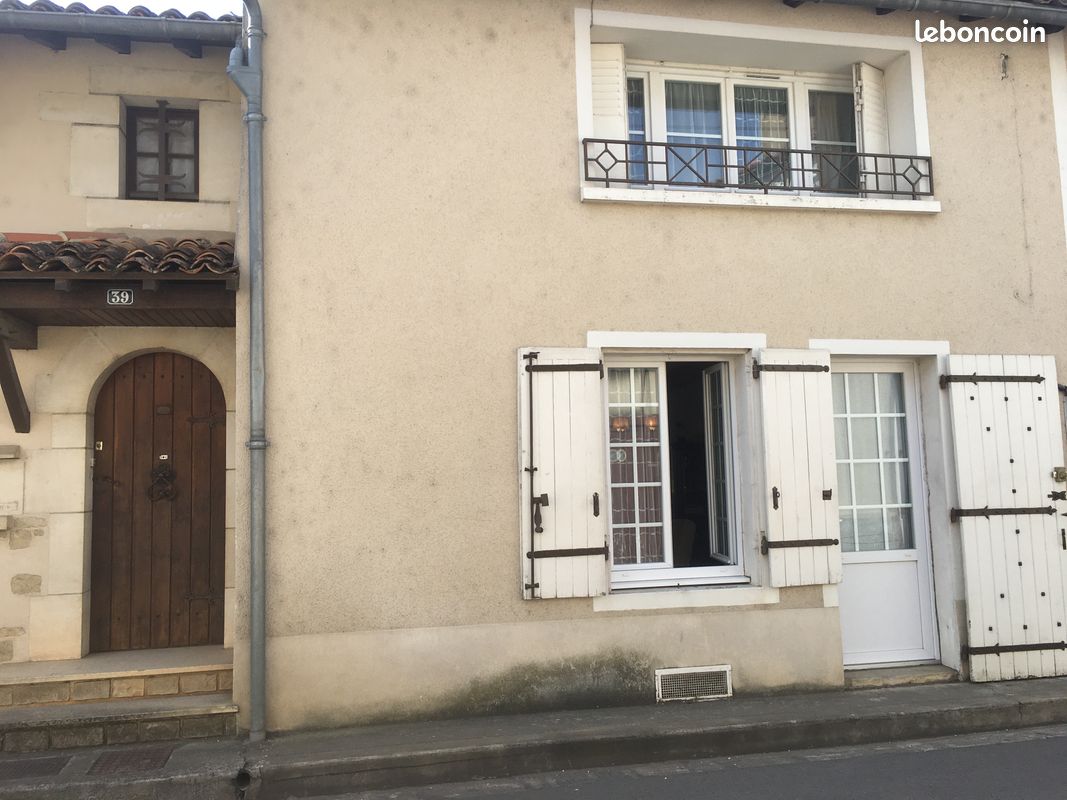 Maison de ville au cœur du Poitou avec beau jardin clos, proche de Poitiers (image 2)