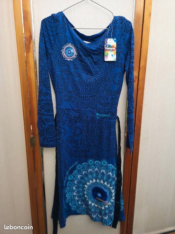 Robe Desigual Femme – Graphique, Manches Longues, Bleu Marine, Taille S